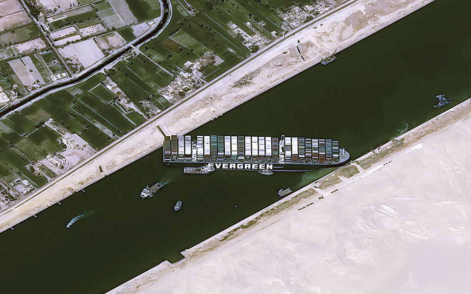 διώρυγα-του-σουέζ-ντόμινο-ζημιών-για-τ-561308569