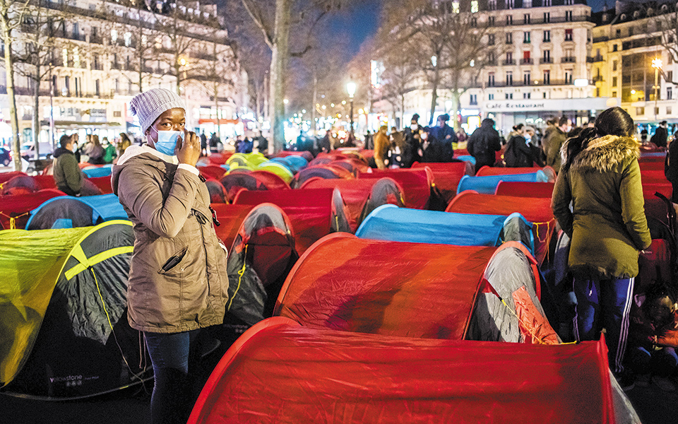 ρωγμές-στο-δημοκρατικό-τείχος-απέν-561309574