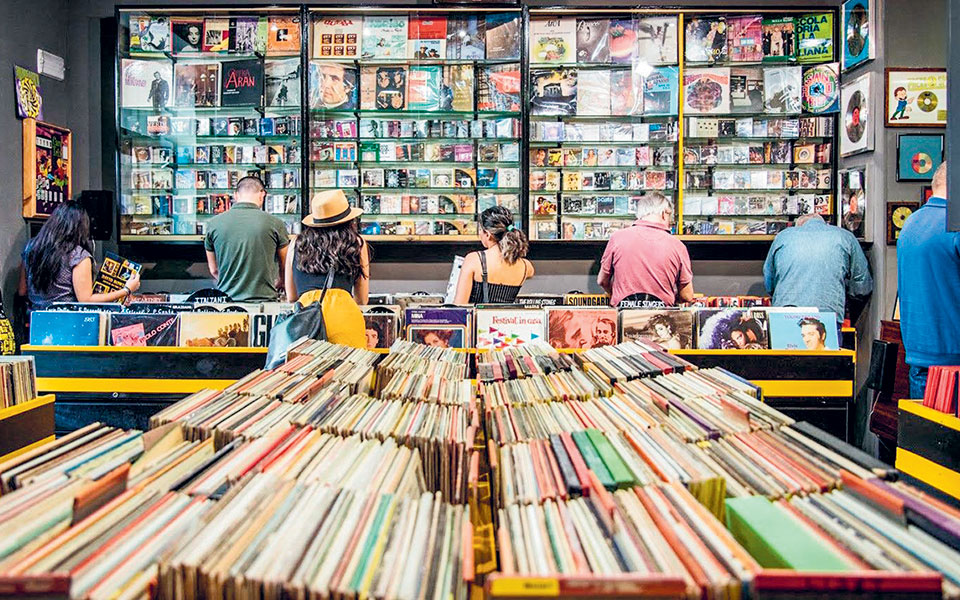 τα-βινύλια-σπάνε-ρεκόρ-με-σύμμαχο-τη-561311431