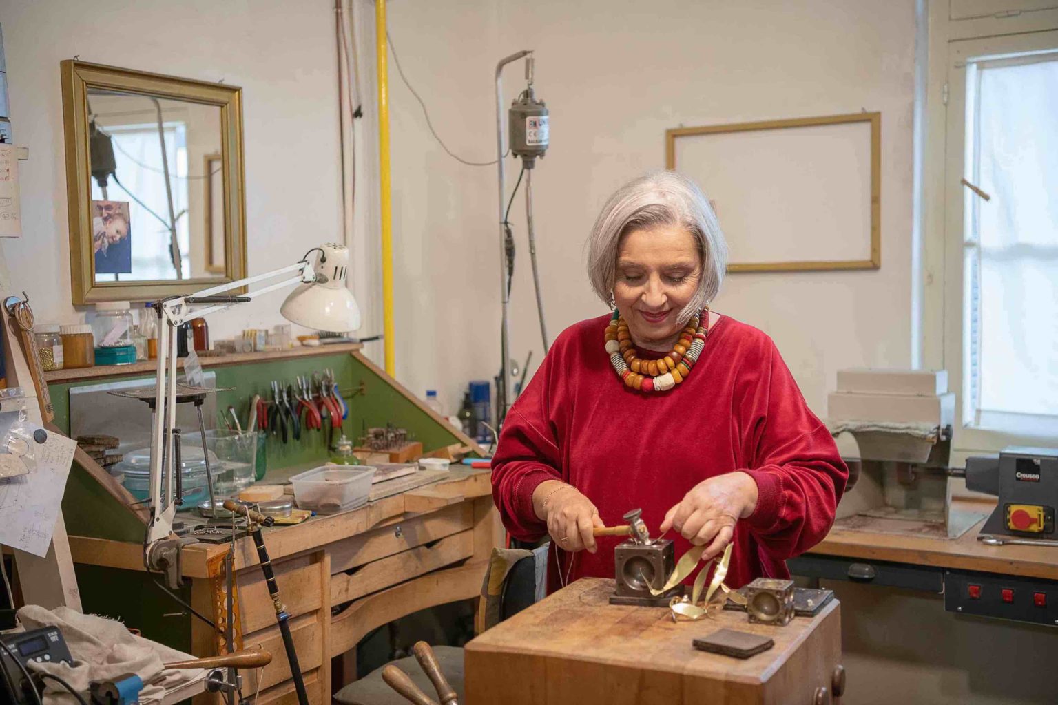 Η Εύα Μακρυγιάννη ξέρει ότι τα σημαντικότερα κοσμήματα δεν φτιάχνονται μόνο σε εργαστήρια-1