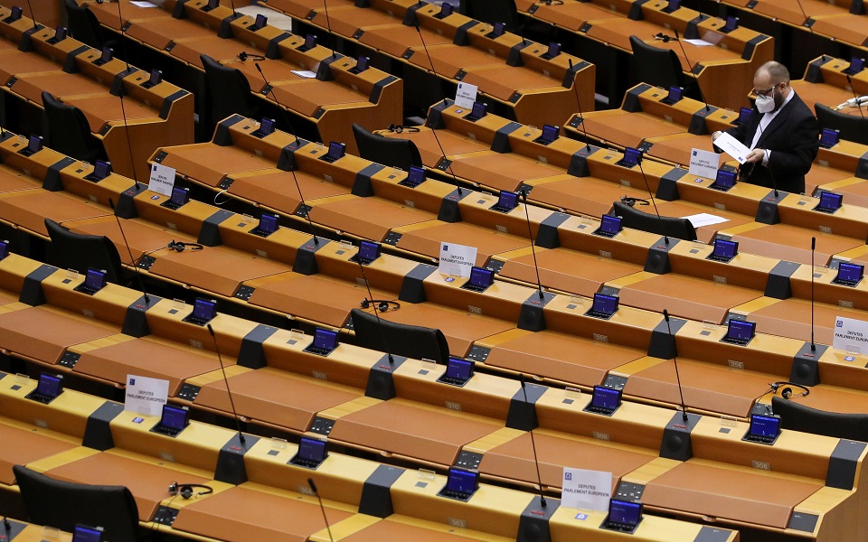 η-ευρωβουλή-ήρε-την-ασυλία-των-καταζητ-561289291