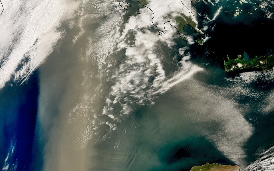 εντυπωσιακό-σύννεφο-αφρικανικής-σκό-561303082