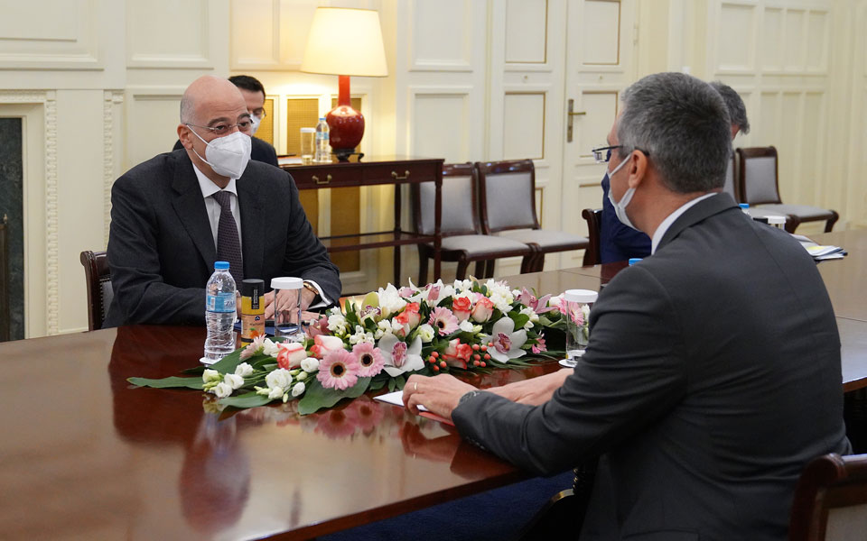 ν-δένδιας-σε-πρέσβη-τουρκίας-αποχή-από-561313051