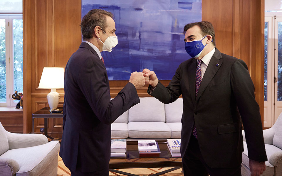 αρχίζει-η-συζήτηση-για-το-πιστοποιητι-561286531