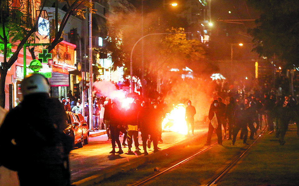 η-έξαρση-της-βίας-σε-μια-ελλάδα-διαρκού-561301828