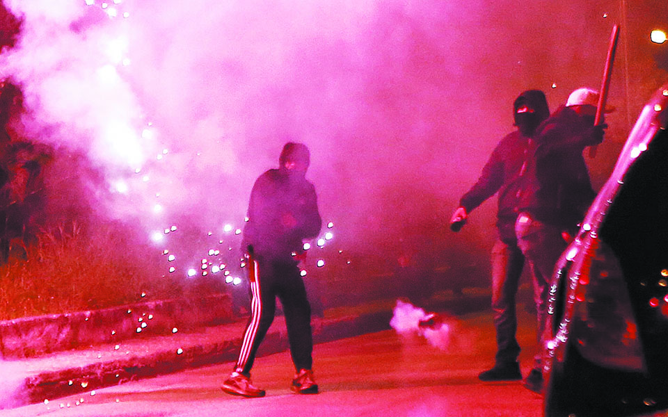 Η έξαρση της βίας σε μια Ελλάδα διαρκούς κρίσης-1