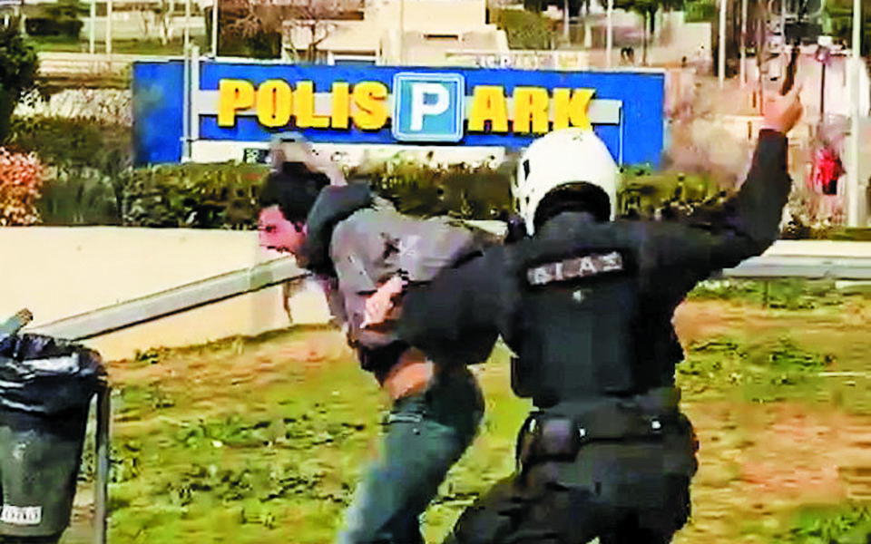 Η έξαρση της βίας σε μια Ελλάδα διαρκούς κρίσης-2