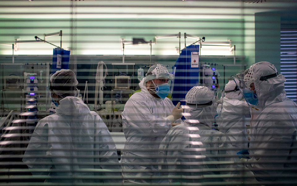 κορωνοϊός-νέο-μαύρο-ρεκόρ-με-4-340-κρούσ-561311917