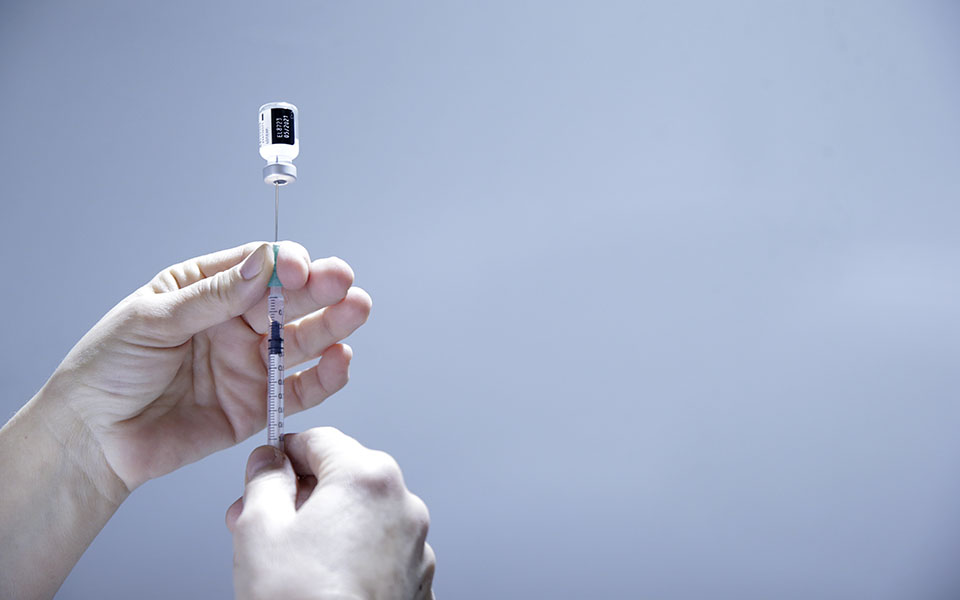 άλλα-4-εκατ-εμβόλια-θα-παραδώσει-η-pfizer-στη-561291229