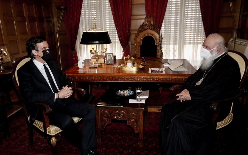 π-αρκουμανέας-σε-αρχιεπίσκοπο-και-σήμ-561304276