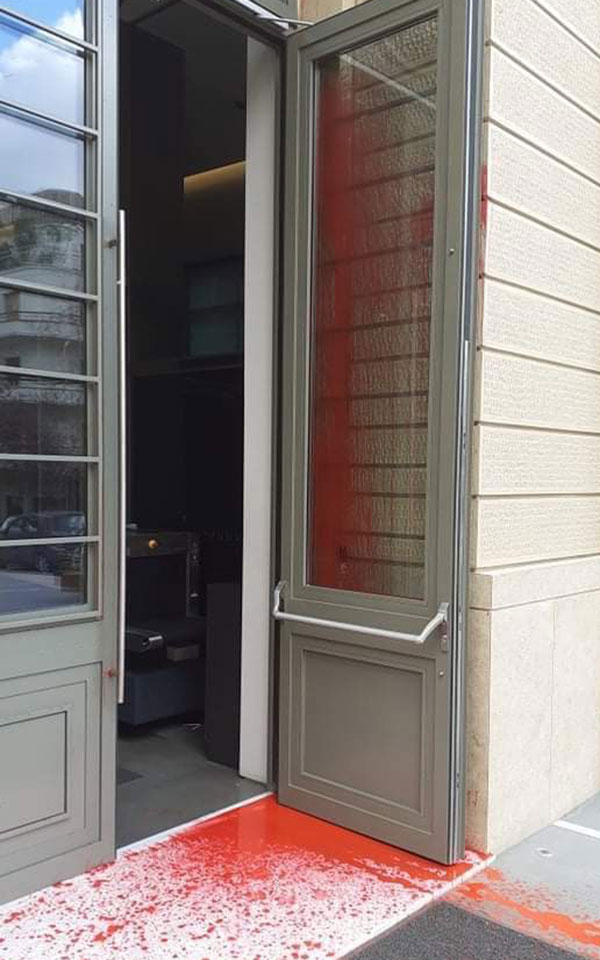 Επίθεση με μπογιές στο Ιδρυμα Γουλανδρή-1