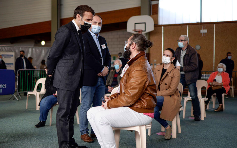 γαλλία-στάδια-μετατρέπονται-σε-κέντρ-561304228