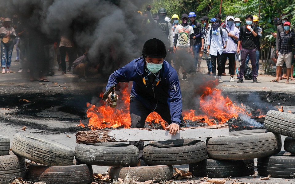 διεθνής-κατακραυγή-για-τη-σφαγή-δεκάδ-561309691