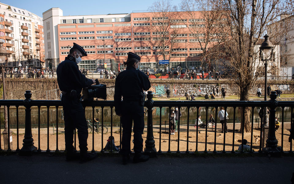 παρίσι-υπό-έρευνα-έφηβοι-για-τον-θάνατ-561291565