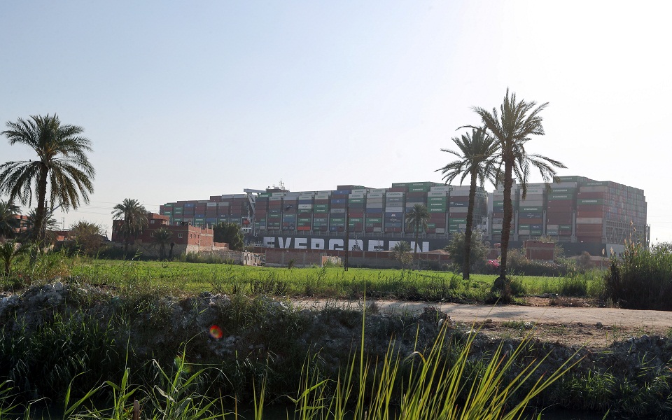 Μέγα κόστος για την παγκόσμια οικονομία από το «μποτιλιάρισμα» του Σουέζ-1