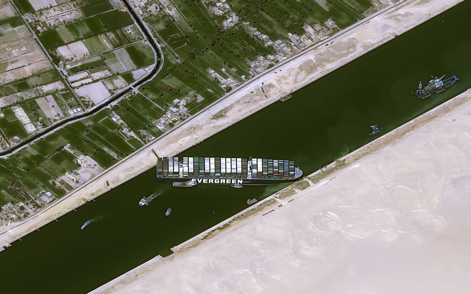 Μέγα κόστος για την παγκόσμια οικονομία από το «μποτιλιάρισμα» του Σουέζ-4