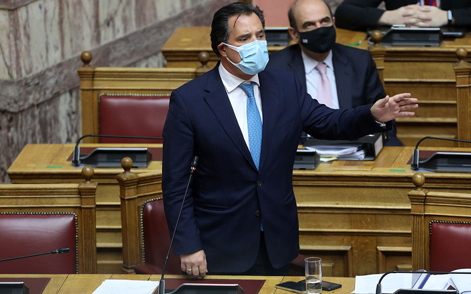 σκληρή-αντιπαράθεση-στη-βουλή-μεταξύ-561298090