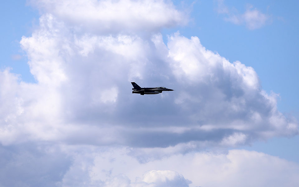 Εικόνες από τις δοκιμαστικές πτήσεις μαχητικών στην Αθήνα-3