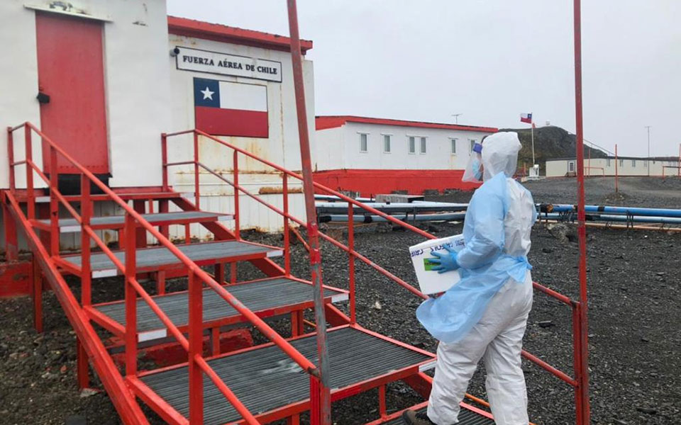 εμβολιασμός-κατά-της-covid-και-στην-ανταρκ-561298459