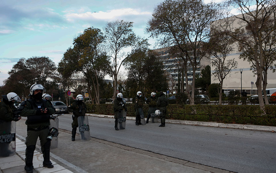 Επιχείρηση της ΕΛ.ΑΣ. για εκκένωση της κατάληψης στο ΑΠΘ – 33 προσαγωγές-5