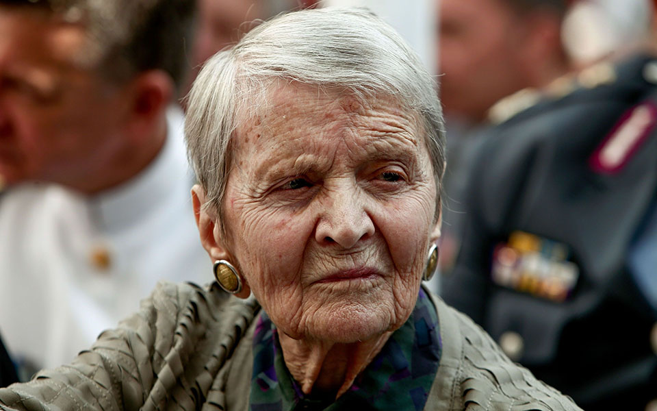 στην-καθημερινή-της-κυριακής-ένα-μο-561301372