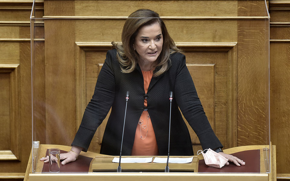 ντ-μπακογιάννη-για-τροχαίο-στη-βουλή-θ-561295165