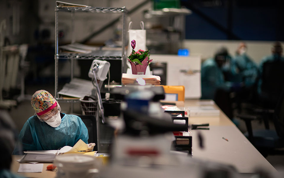 «Καμπανάκι» για τις ΜΕΘ με 406 διασωληνωμένους – 1.176 τα νέα κρούσματα-1