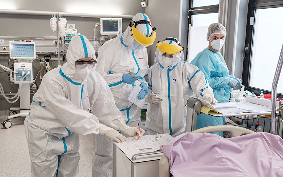 στα-όριά-του-το-σύστημα-υγείας-561291694