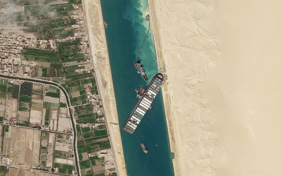 σουέζ-γιγάντιο-τάνκερ-έκλεισε-προσωρ-561309931