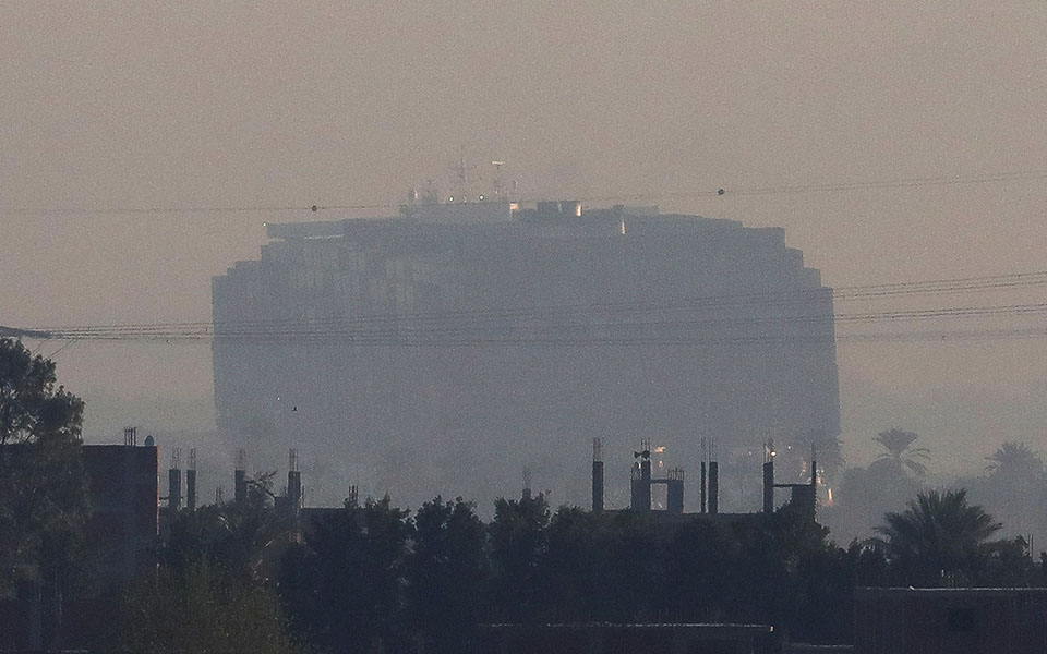 Διώρυγα του Σουέζ: Το πλοίο «Ever Given» άρχισε να κινείται – Τα επόμενα βήματα για την πλήρη «αποκόλλησή του»-1