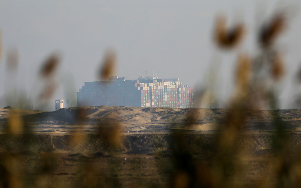 διώρυγα-του-σουέζ-το-πλοίο-ever-given-άρχισε-561309952