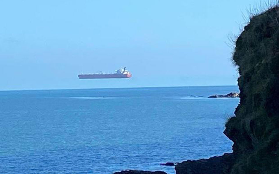 το-πλοίο-που-αιωρείται-561286132