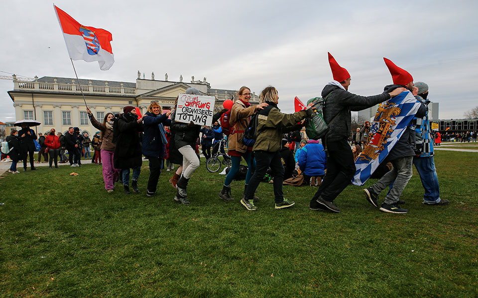 Γερμανία: Διαδηλώσεις και ταραχές κατά της καραντίνας-5