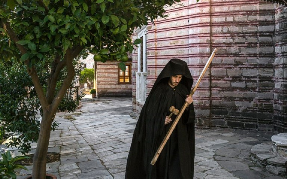 σε-εξέλιξη-οι-εμβολιασμοί-στο-άγιον-όρ-561303385