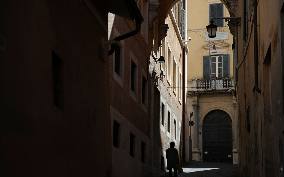 ιταλία-αποφασίζεται-υποχρεωτικός-εμ-561313579