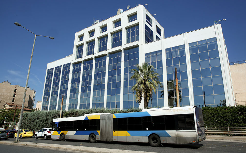 επίθεση-με-μολότοφ-στο-κτίριο-του-σκαϊ-561294694