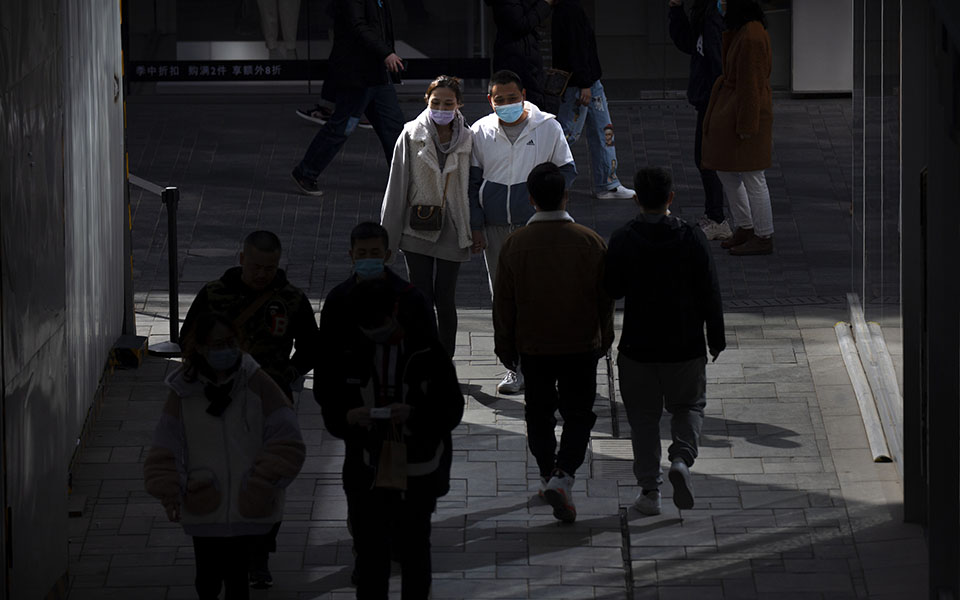κίνα-εμβολιασμένη-εργαζόμενη-σε-νοσο-561301153