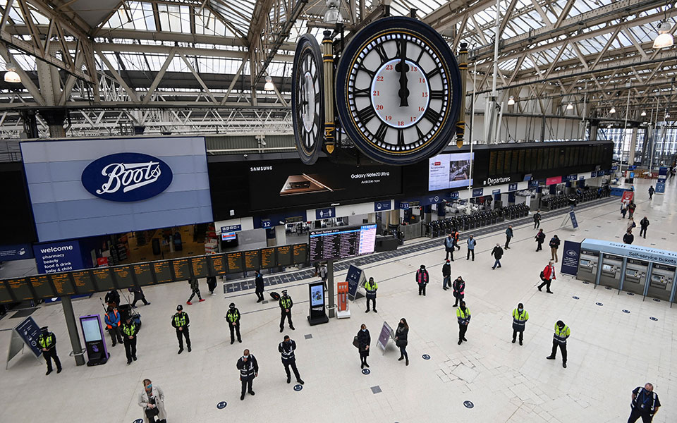 βρετανία-παγώνοντας-τον-χρόνο-προς-τι-561304525