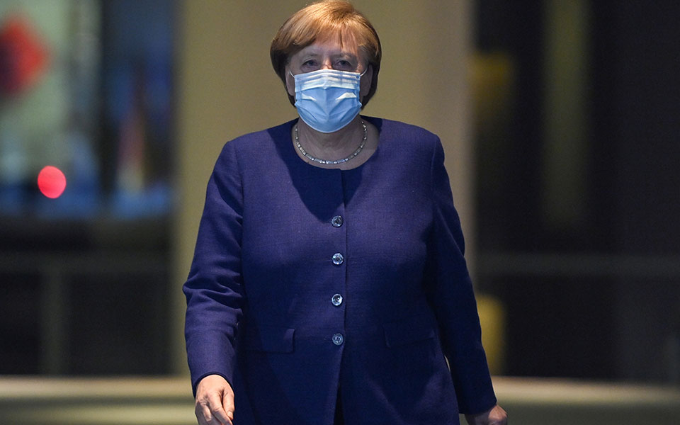 η-μέρκελ-απορρίπτει-τον-δημόσιο-εμβολ-561280816