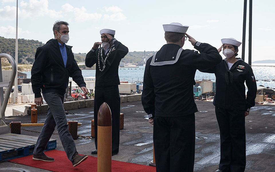 Επίσκεψη Μητσοτάκη στο αεροπλανοφόρο Eisenhower (εικόνες, βίντεο)-1