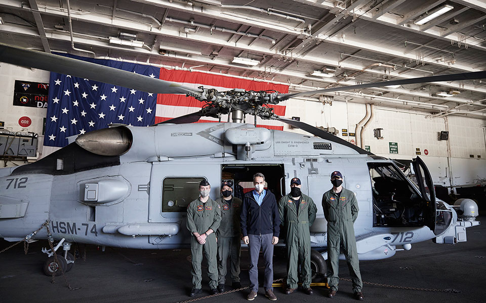 Επίσκεψη Μητσοτάκη στο αεροπλανοφόρο Eisenhower (εικόνες, βίντεο)-2