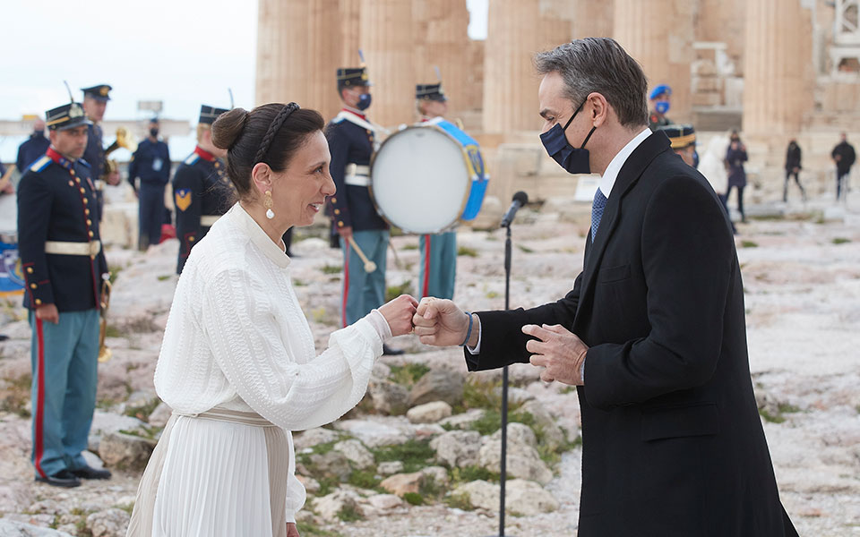 Η έπαρση της σημαίας στον Ιερό Βράχο της Ακρόπολης-3