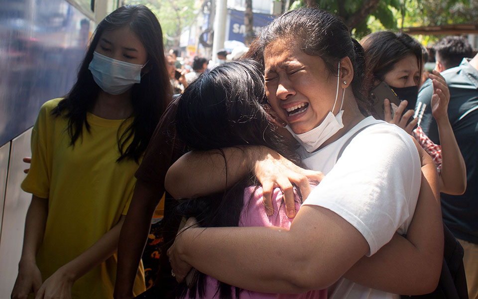 Μιανμάρ: 600 κρατούμενοι αφέθηκαν ελεύθεροι – Νέες κινητοποιήσεις (εικόνες)-1