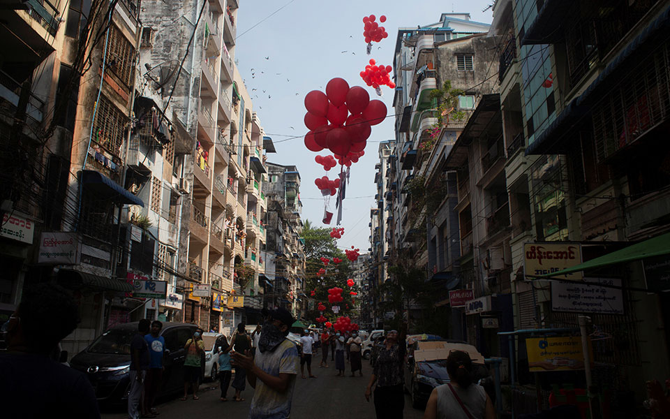 Μιανμάρ: 600 κρατούμενοι αφέθηκαν ελεύθεροι – Νέες κινητοποιήσεις (εικόνες)-3