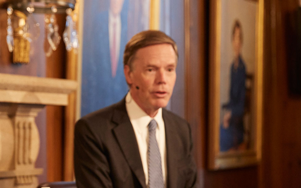 νίκολας-μπερνς-η-κυβέρνηση-δικαίως-αρ-561284461