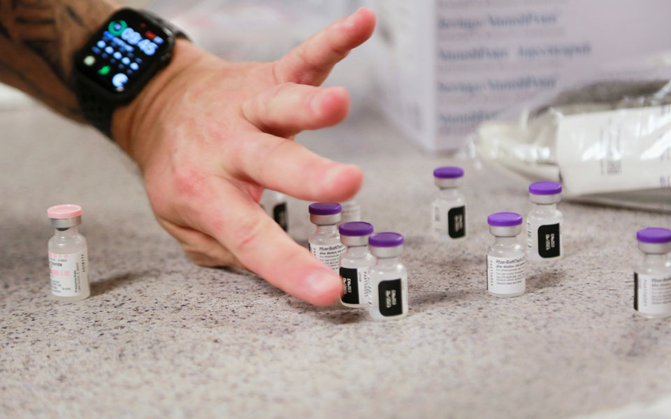 μελέτη-αποτελεσματικά-τα-εμβόλια-των-pf-561280852