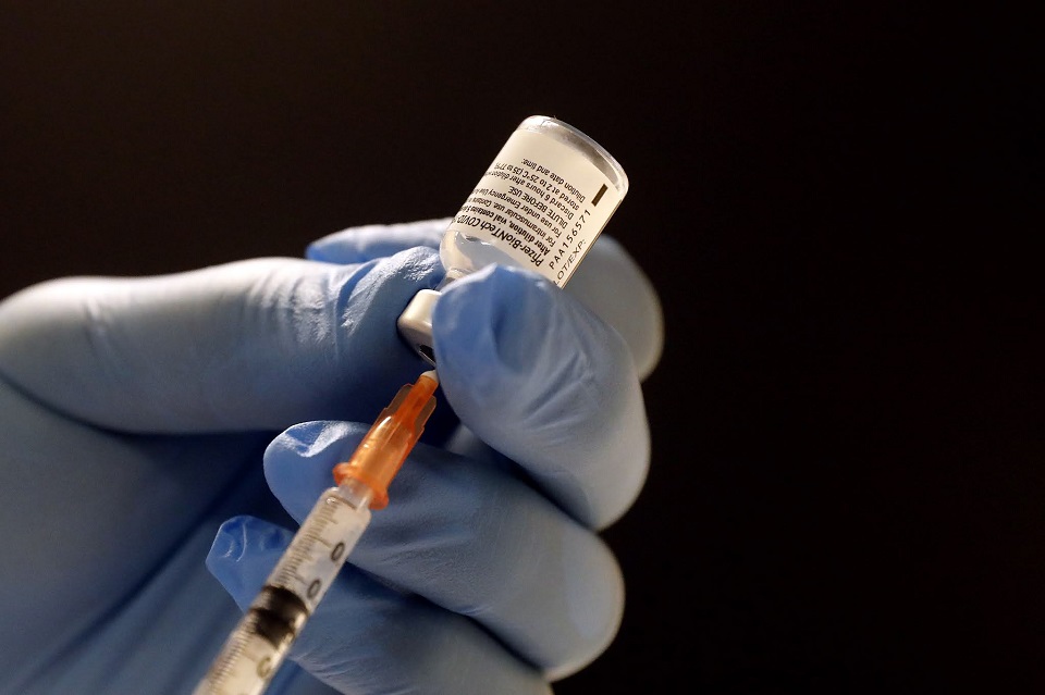 έρευνα-το-εμβόλιο-pfizer-εξουδετερώνει-τη-β-561289294