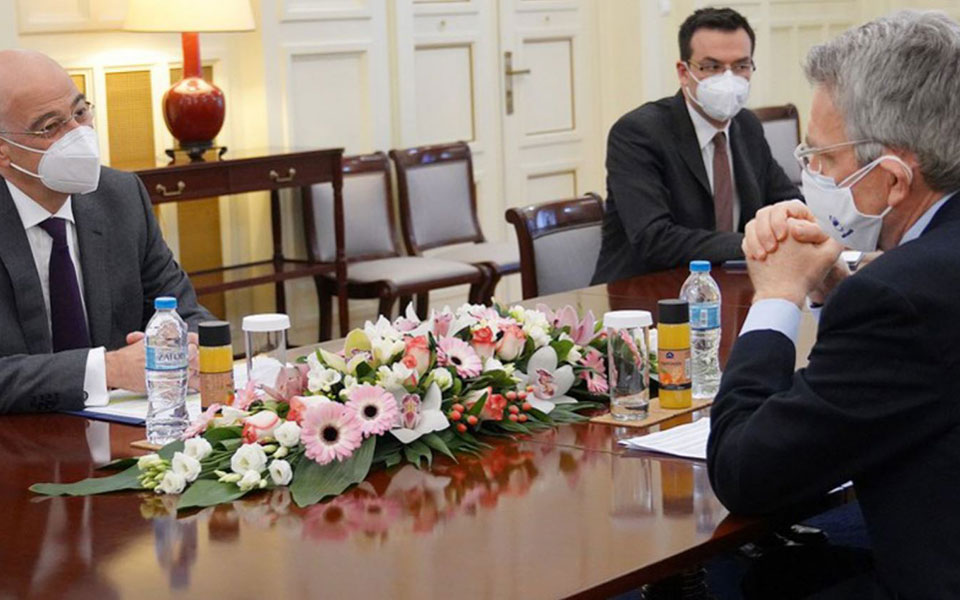 τζ-πάιατ-προχωράμε-με-μεγάλη-ταχύτητα-561310411