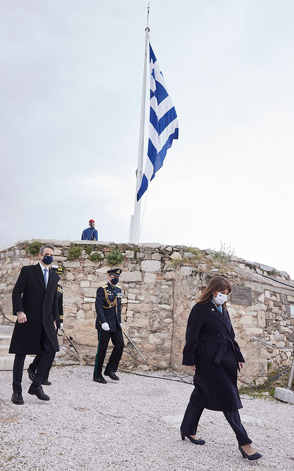 Η έπαρση της σημαίας στον Ιερό Βράχο της Ακρόπολης-5