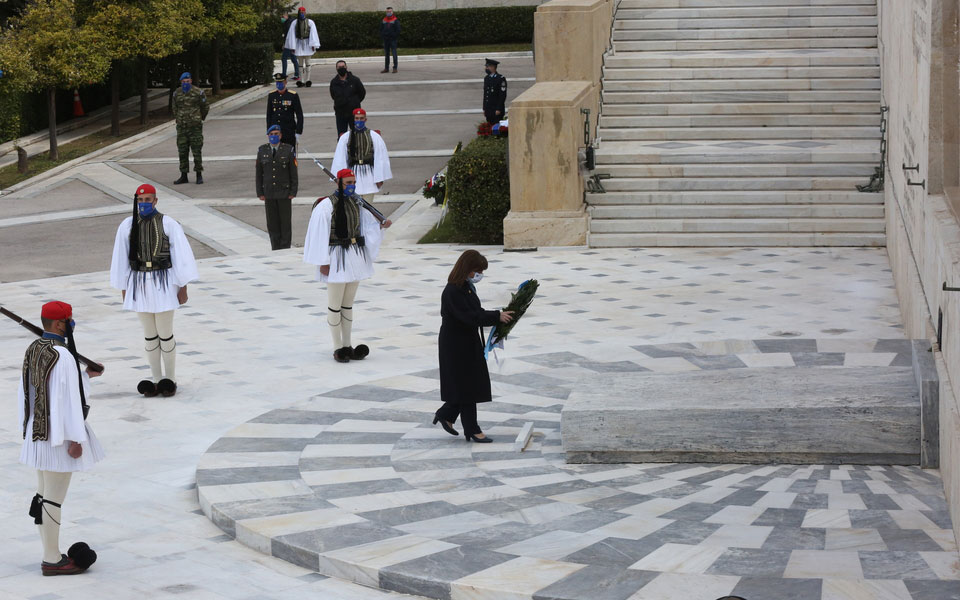 η-κατάθεση-στεφάνων-στο-μνημείο-του-άγ-561306772